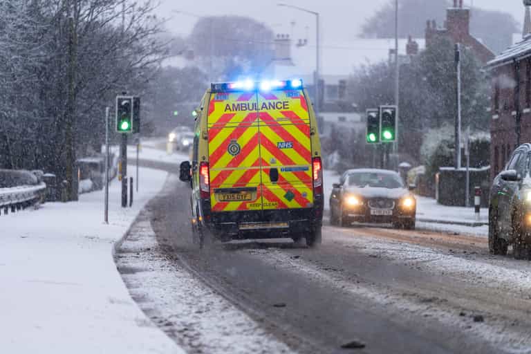 Four children in critical condition after falling through a lake in England Four children in critical condition after falling through a lake in England