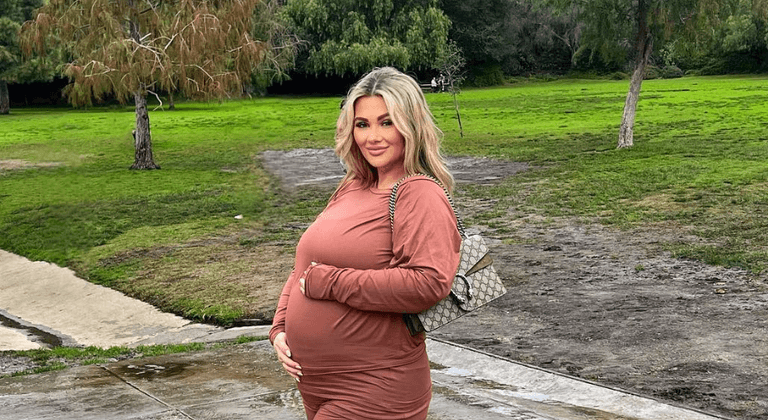 Shaughna Phillips praised for showing the realities of being new mum