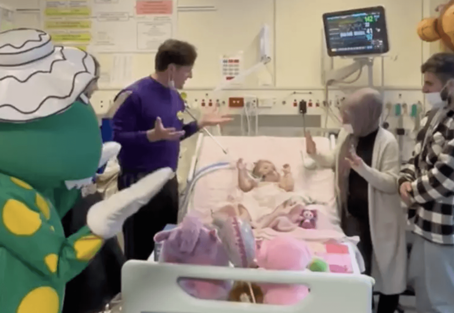 The Wiggles visit terminally ill girl the day before she passes