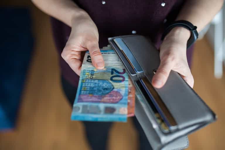 Parents have just weeks left to apply for back to school boost of €385