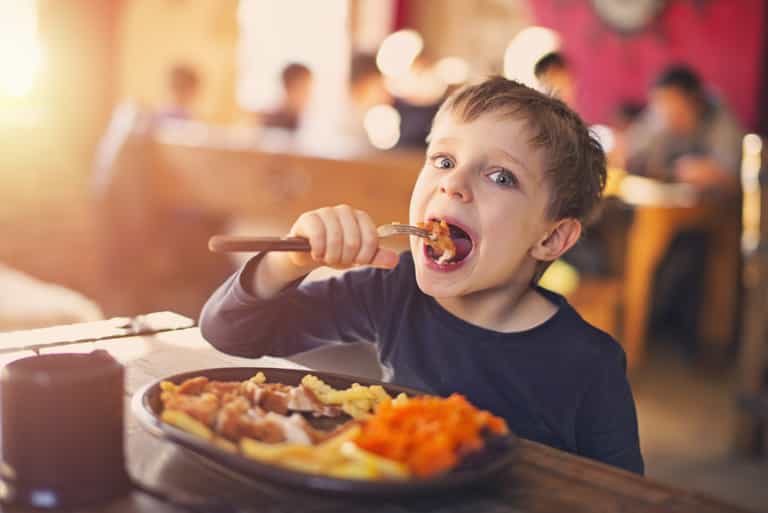Mum given out to by waitress after leaving five year old alone at the table