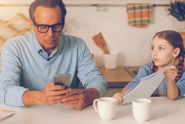 A mum inspires ‘present’ parenting by showing effects of phone usage