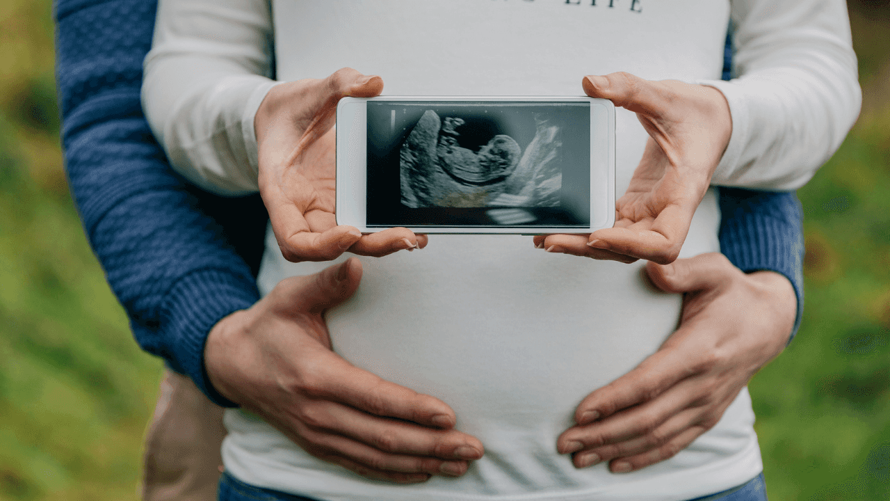 Why more people are choosing not to announce their pregnancies online
