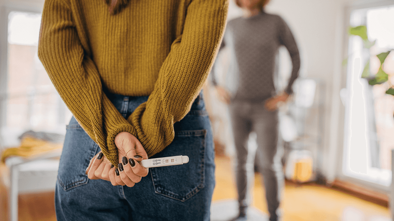 Ways to hide pregnancy until you’re ready to announce it