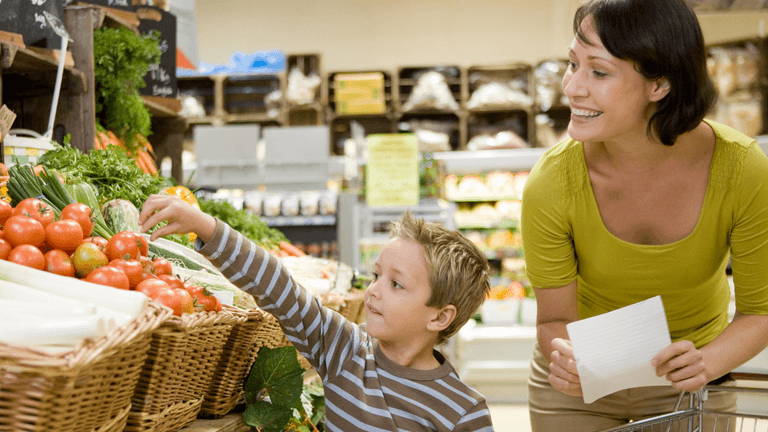 Woman shares genius hack for shopping with kids