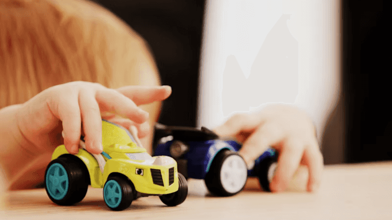 How to keep your toddler busy on a plane