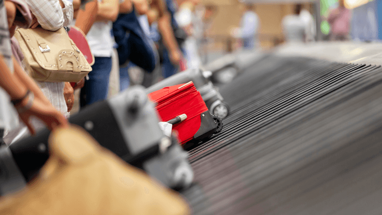 Ryanair issues advice to anyone travelling with black, grey or navy suitcases over the coming months