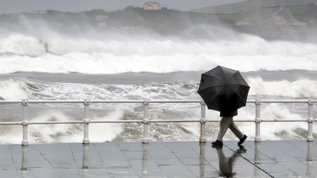 Weather warning issued for seven counties over heavy rain and possible flooding