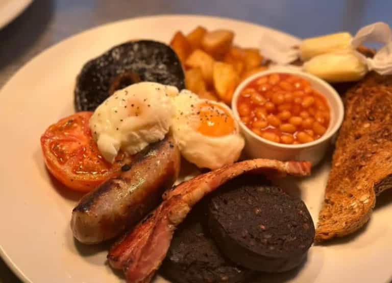 Pub hits back after angry customers complain about €30 breakfast