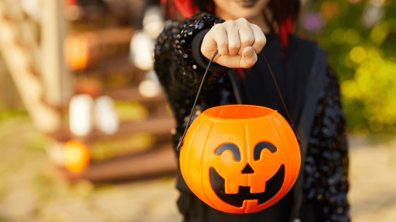 Mum urges parents to avoid giving children these sweets on Halloween