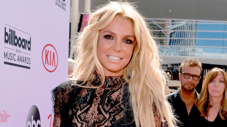 Britney Spears checks into rehab after DUI arrest