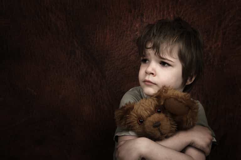A Child Development Psychologist on The 8 Signs of ‘Parental Alienation’ And How It Affects Children A Child Development Psychologist on The 8 Signs of ‘Parental Alienation’ And How It Affects Children
