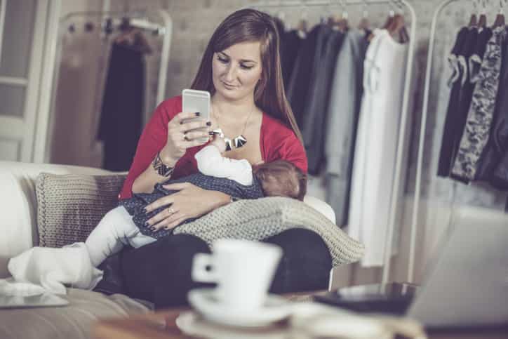 Early feeding expert warns mums are being distracted by technology Early feeding expert warns mums are being distracted by technology