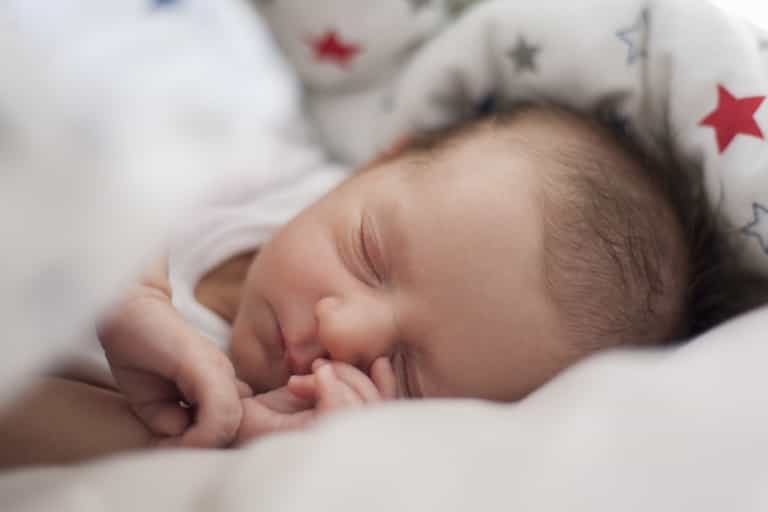 One genius (and adorable) trick that might help your baby fall to sleep One genius (and adorable) trick that might help your baby fall to sleep