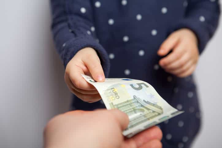 Mum makes her 5-year-old daughter pay rent for the best reason Mum makes her 5-year-old daughter pay rent for the best reason