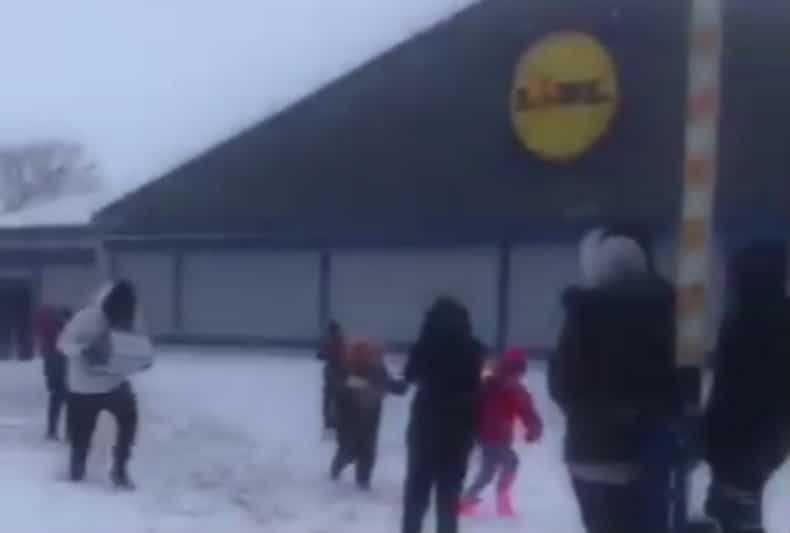 Terrifying scenes as an empty Lidl store in west Dublin is dramatically looted