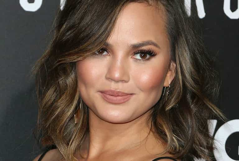 The way Chrissy Teigen looks in the week after giving birth is actually very refreshing The way Chrissy Teigen looks in the week after giving birth is actually very refreshing