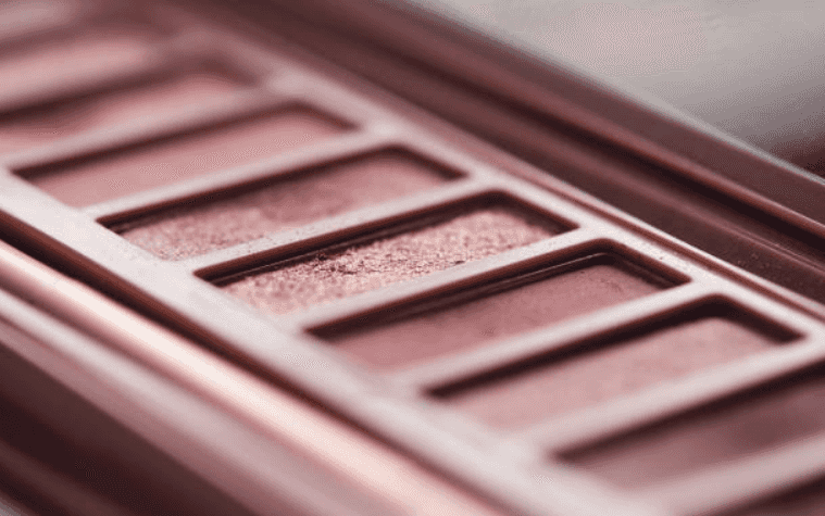 Rose gold makeup looks you should try if you’re heading out this weekend