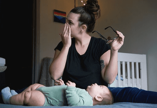 Over half of Irish mams and dads feel like they’re failing during the first year of parenthood
