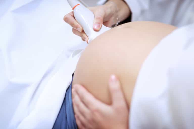 Video of baby in amniotic sac shows what they get up to when they kick Video of baby in amniotic sac shows what they get up to when they kick
