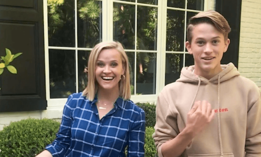 Reese Witherspoon showing off a dance move she learned from her son is the most ‘mum’ thing ever