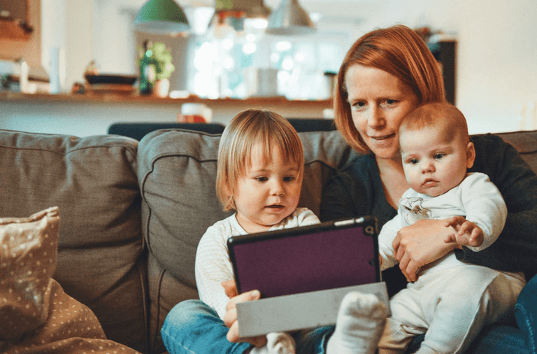 The job done by stay-at-home parents is worth a yearly salary of €50,000 study finds