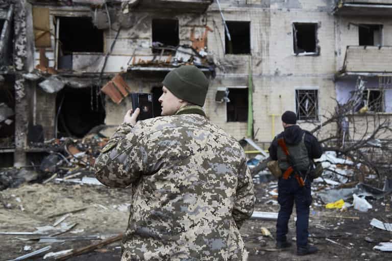 Violence in Ukraine enters fifth day as death toll rises