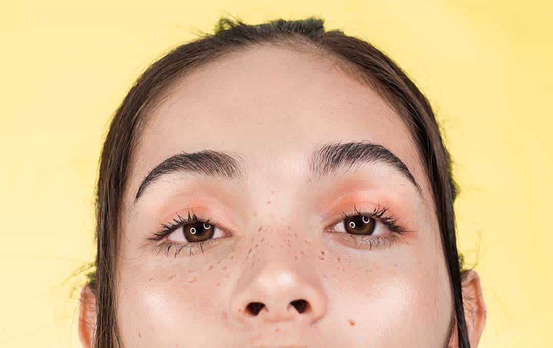 Apparently lots of people don’t wear foundation on their foreheads and we’re shook