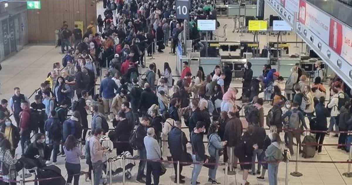 Dublin Airport staff face harassment as chaotic queues continue