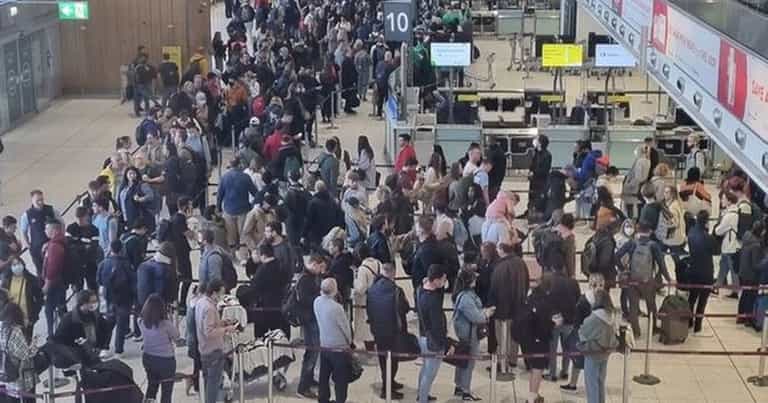 Dublin Airport staff face harassment as chaotic queues continue