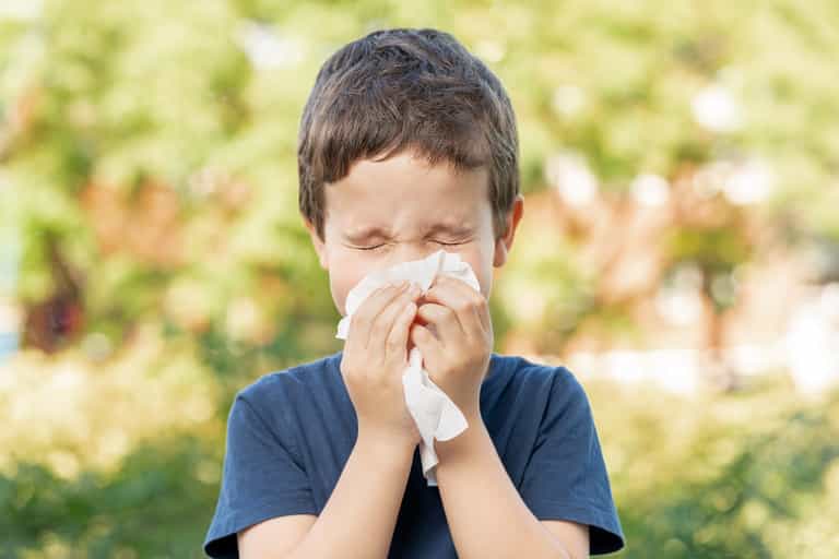 Know the difference between hay fever and a cold as Met Eireann warn of high pollen count this weekend Know the difference between hay fever and a cold as Met Eireann warn of high pollen count this weekend