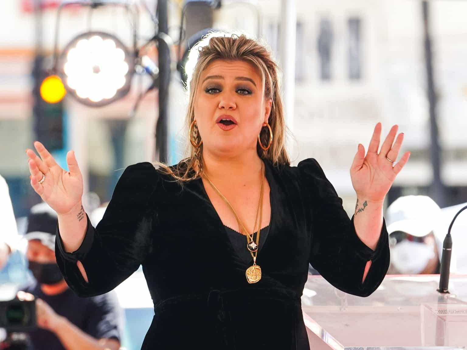 Kelly Clarkson admits she spanks her children if they misbehave