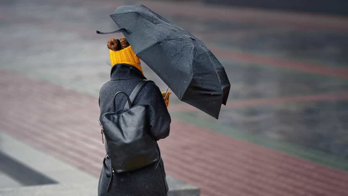 Irish households urged to ‘charge phones now’ as Met Éireann issues major weather warning