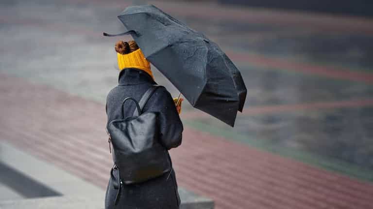 Irish households urged to ‘charge phones now’ as Met Éireann issues major weather warning