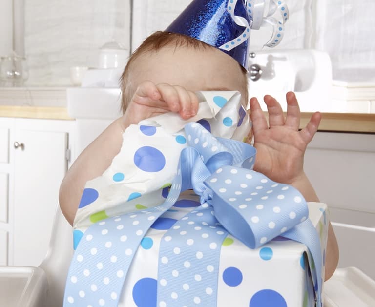 New parents write a demanding letter to relatives about son’s birthday gifts