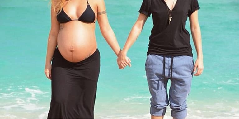 This lesbian couple’s adorable pregnancy photos have gone viral This lesbian couple’s adorable pregnancy photos have gone viral