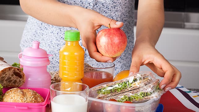 Primary school sending pupils’ ‘fatty lunches’ home to parents