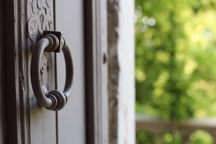 Dear Unexpected Callers: There Are 5 Rules For Calling To People’s Home