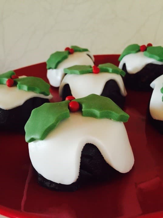 These no-bake mini biscuit cakes are every chocoholic’s dream come true