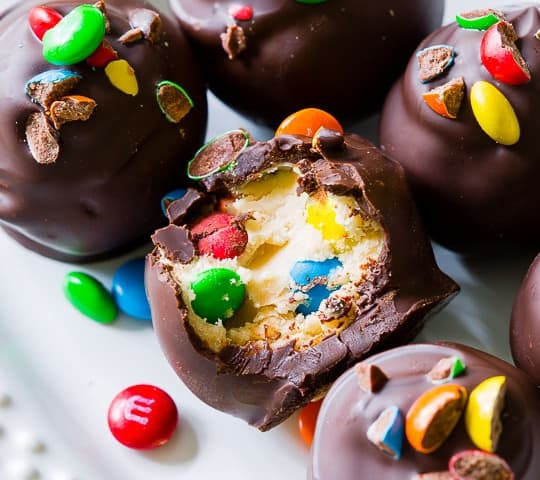 These chocolate peanut butter M&M balls are the treat of your dreams These chocolate peanut butter M&M balls are the treat of your dreams
