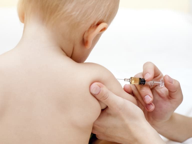 This very famous dad just took an important stance on vaccinations