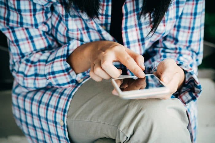 Mother tries to get her daughter to text back by using very cute animal pictures