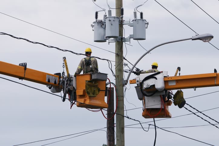 Schools may not reopen as ESB battles to restore power to 25,000 in Leinster and Munster