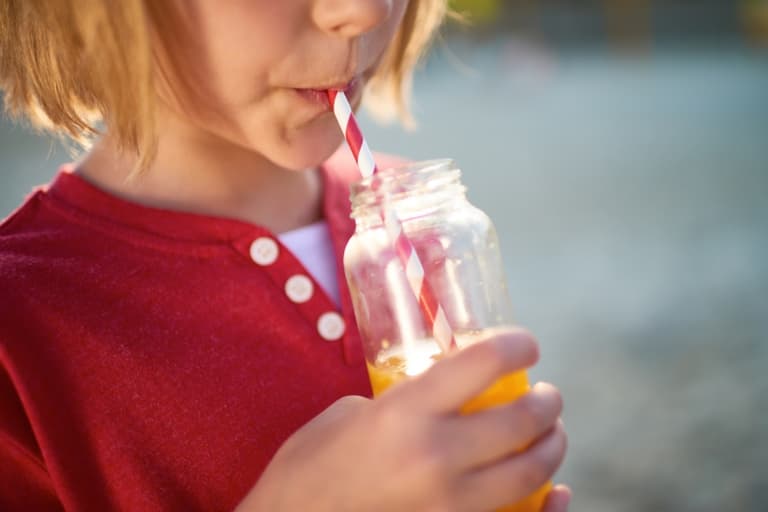 Here is why you should reconsider giving your child fruit juice to drink