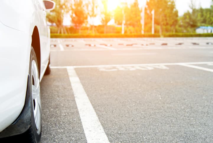 Shoppers break into hot car in Birmingham to rescue 2-month-old baby