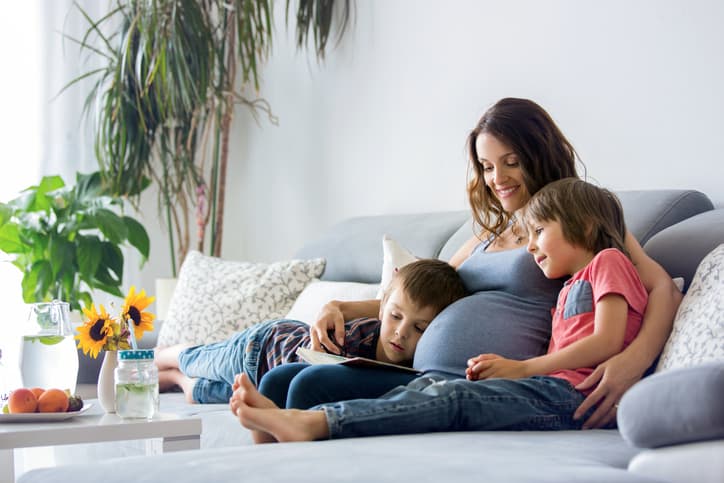 Again, again! Reading the same book to your child repeatedly makes them smart Again, again! Reading the same book to your child repeatedly makes them smart