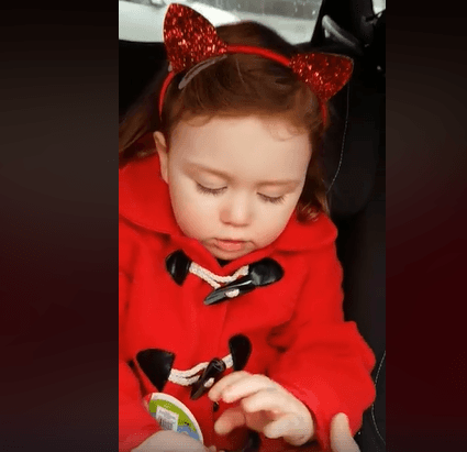 This little Irish girl swearing about her sore fingers is absolutely hilarious This little Irish girl swearing about her sore fingers is absolutely hilarious
