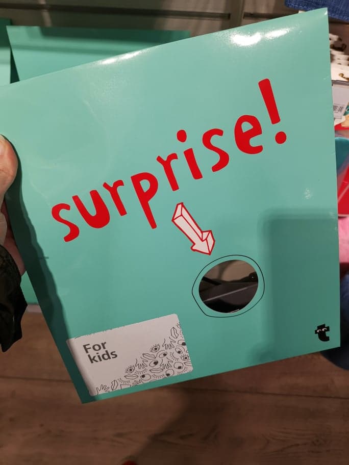I bought a €3 TIGER kids surprise bag today and this was what was inside