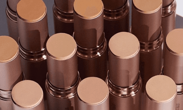 This new and lightweight foundation is perfect for applying on the go