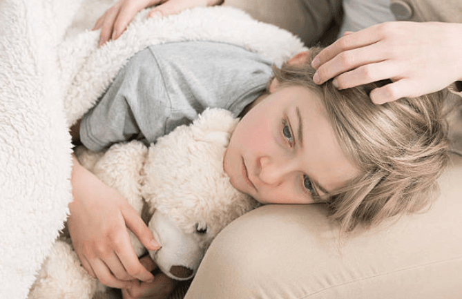According to a child therapist, this is what your child fears the most at each age
